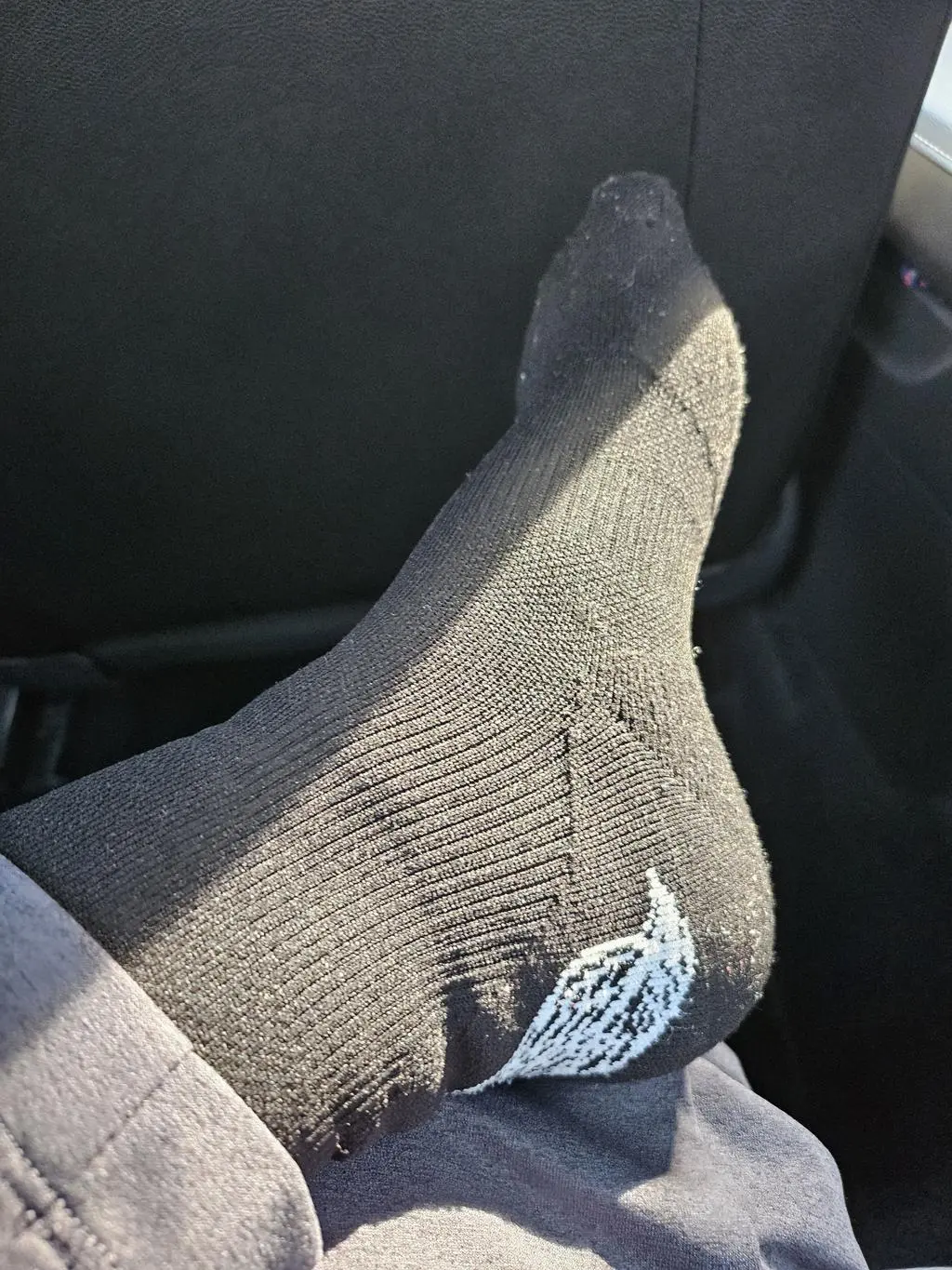 처음에 걷기운동할 때 신으려고 샀는데, 신어보니 너무 발이 편해서 일상 생활 속에서도