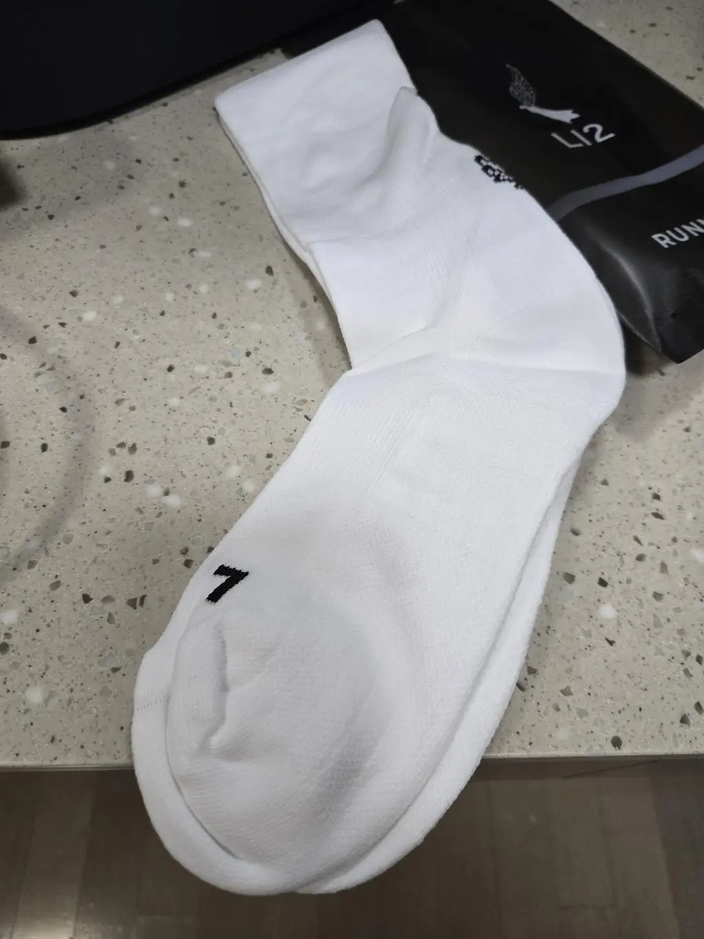 탄탄하고 폭신해서 뛀 때 좋다고 남편이 이야기 하네요.
