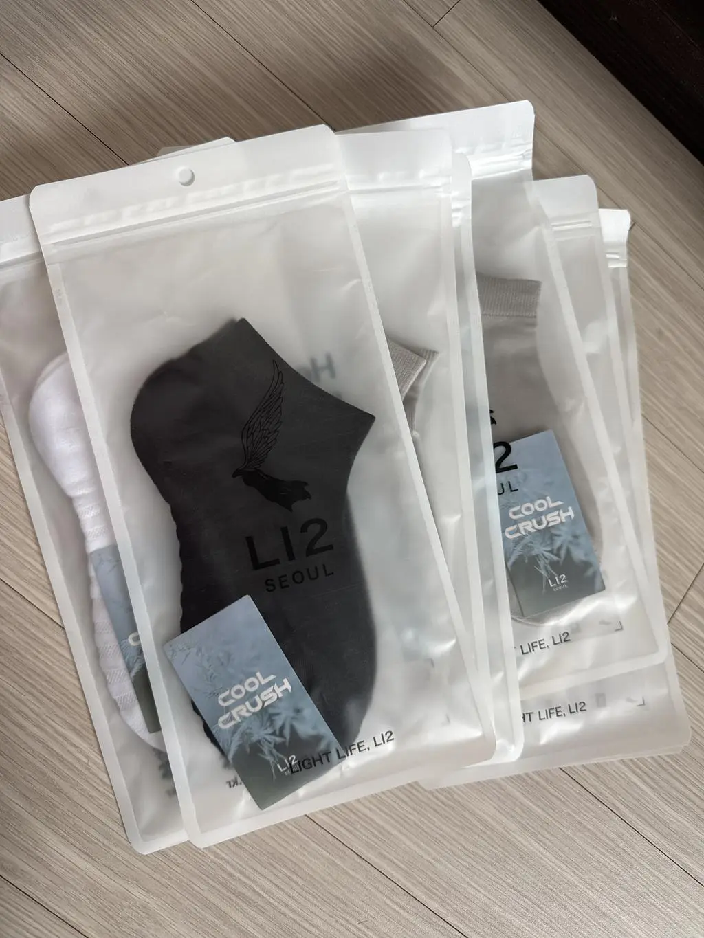 하루 6시간 동안 신발을 신고 일하는데 발이 축축하지 않고 쾌적해서 좋네요!!