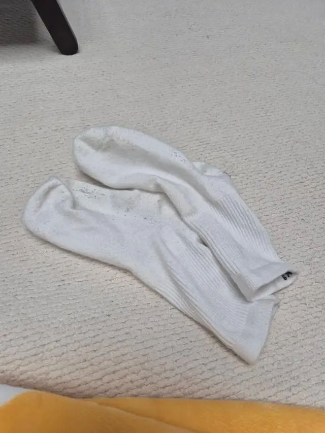 양말은 이 양말이 최고에요~! 발바닥이 폭신해서 이젠 다른 양말은 못 신겠어요! 친구한