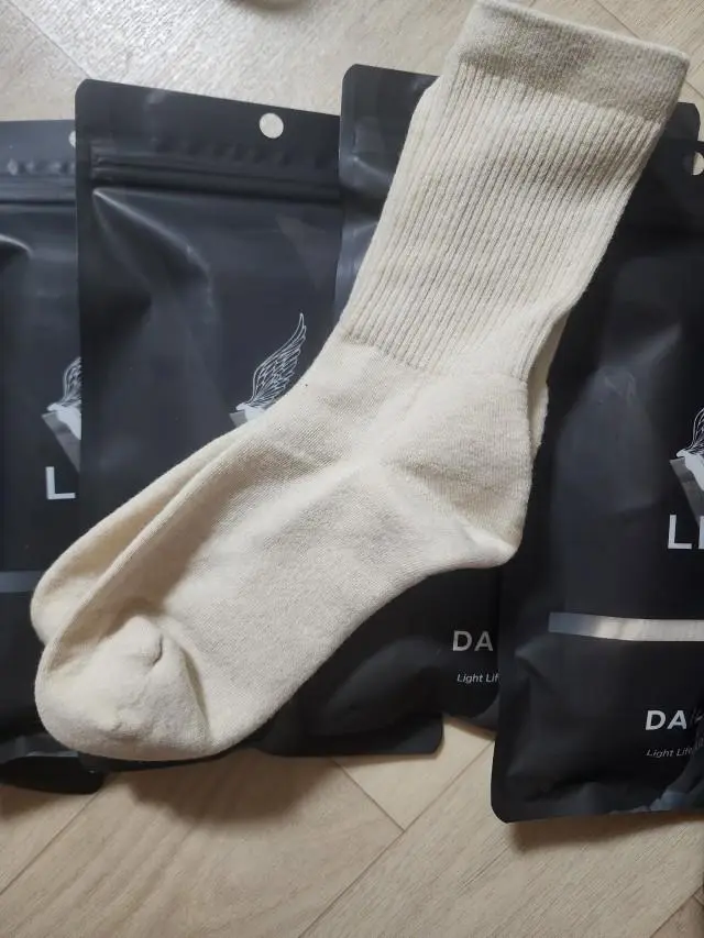 양말이 다 똑같지 생각하던 1인입니다. 최근에 걸을 일이 많아져서 발바닥이 너무 아파