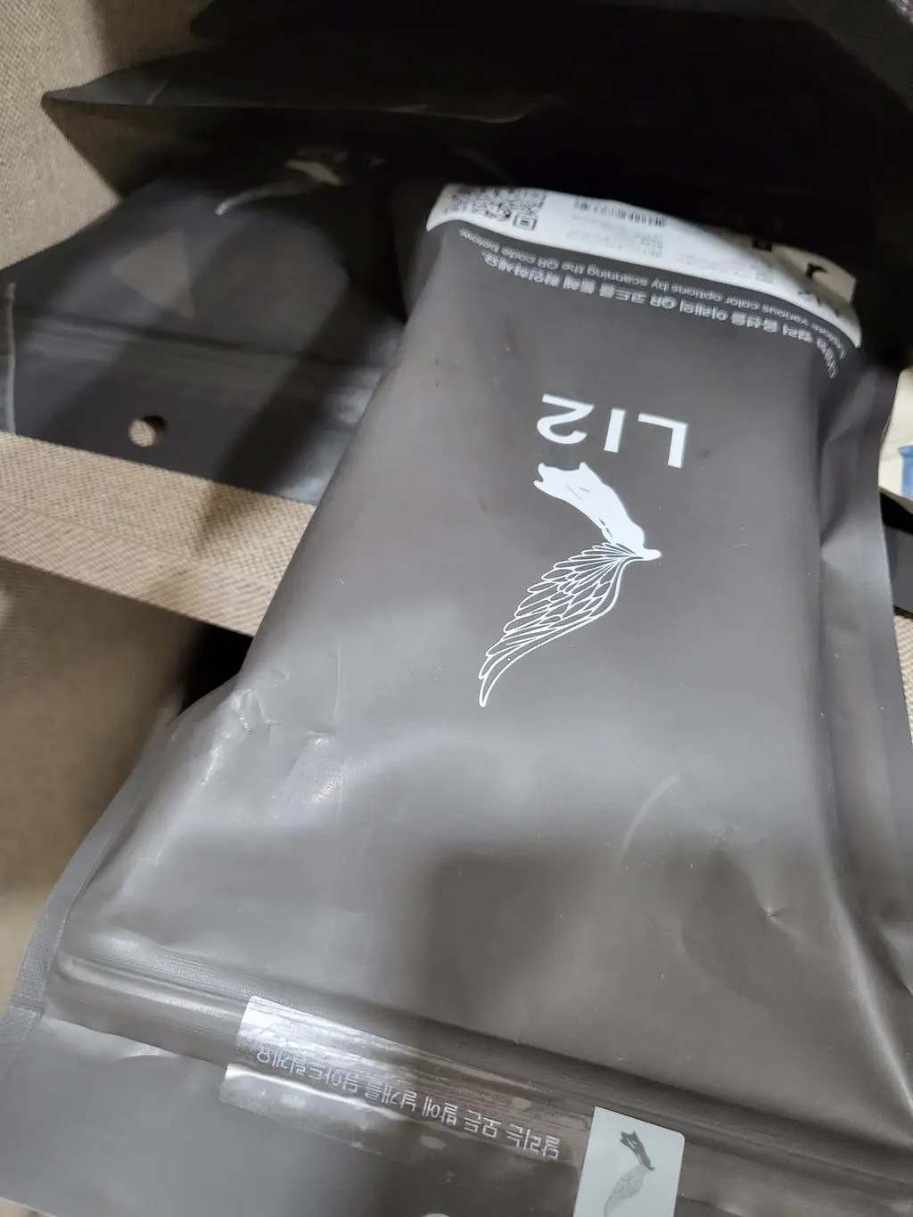 늘 발바닥이 아픈 저로서는 쿠션감이 있는 양말이 필요했는데요. 그래서 늘 양말 2개를