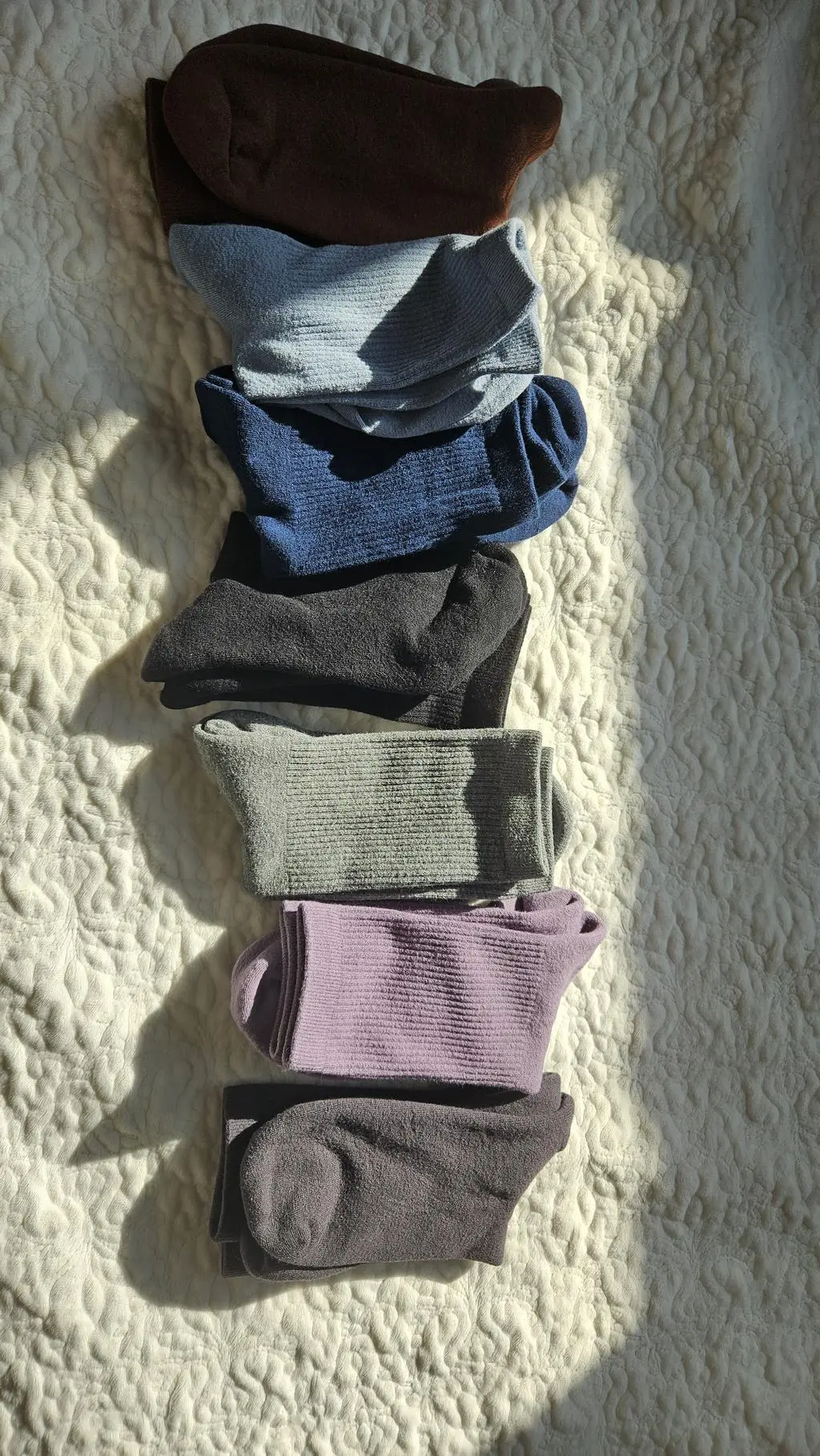 배송받고 세탁후 오늘 처음 신고 출근했어요! 기존의 다른 양말보다 폭신한거같고 피곤