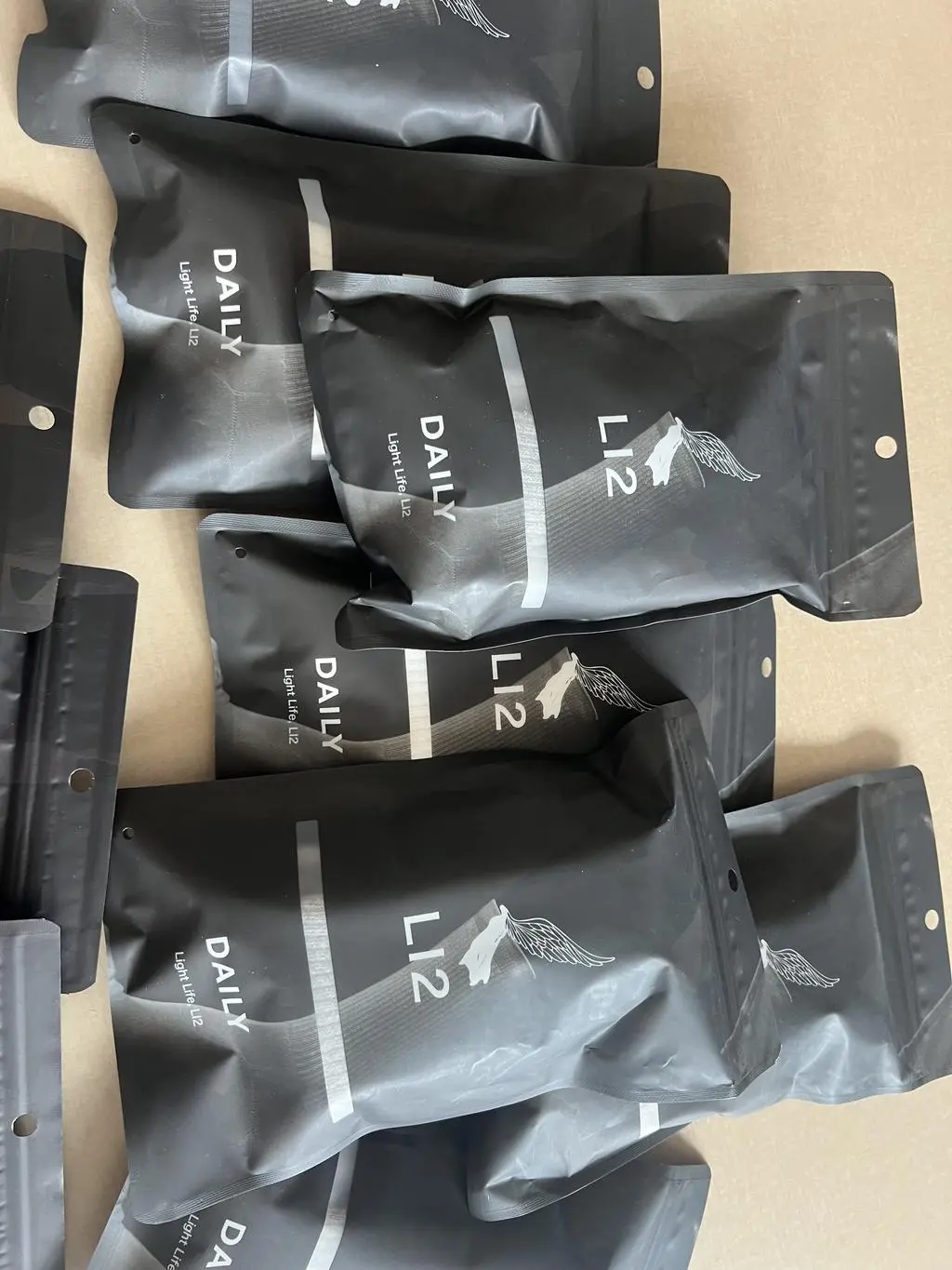 데일리도 오늘 출근해서 처음 신어봤는데 마침 오늘 정말 추워서 두툼한 양말 신길 참 