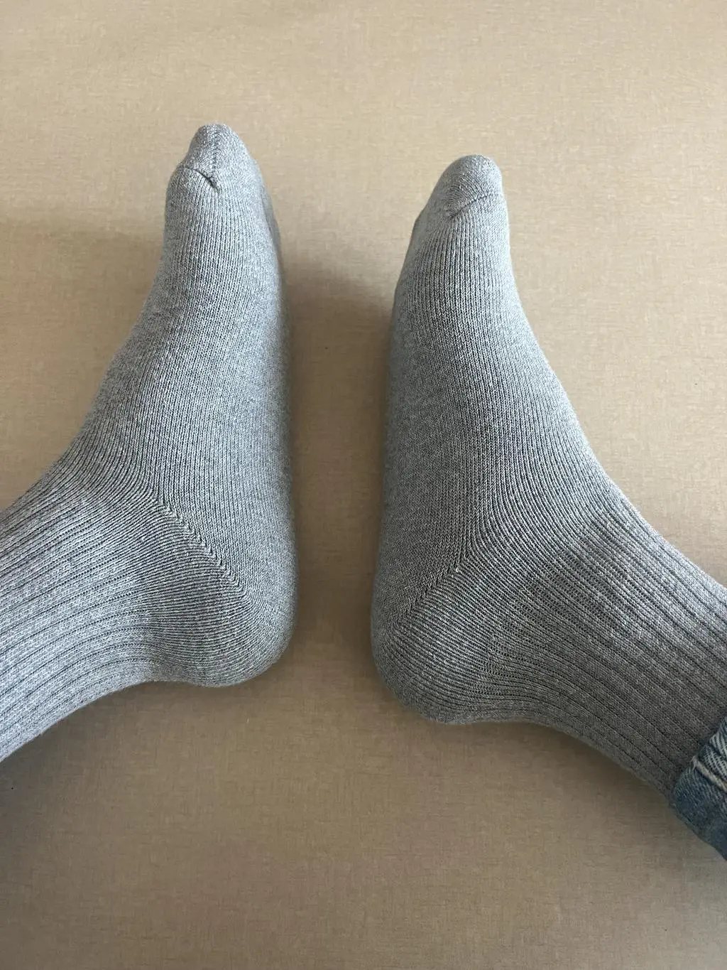 데일리도 오늘 출근해서 처음 신어봤는데 마침 오늘 정말 추워서 두툼한 양말 신길 참 