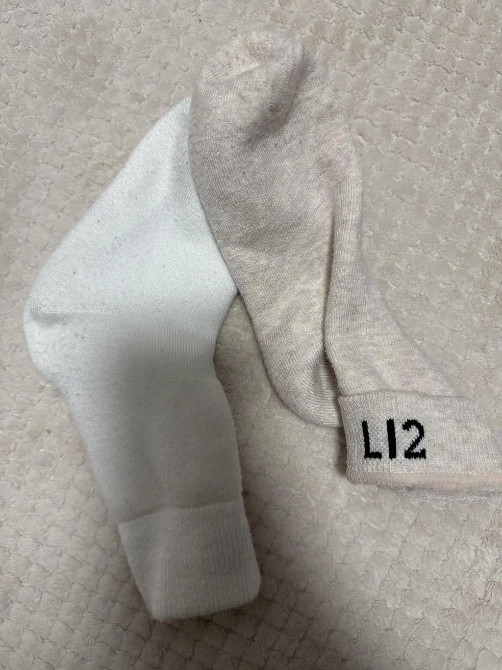 폭신폭신 발이 너무 따뜻하고 좋아요~ 선물 받으신 분도 눈 오는 날 신었는데 촉감이 너