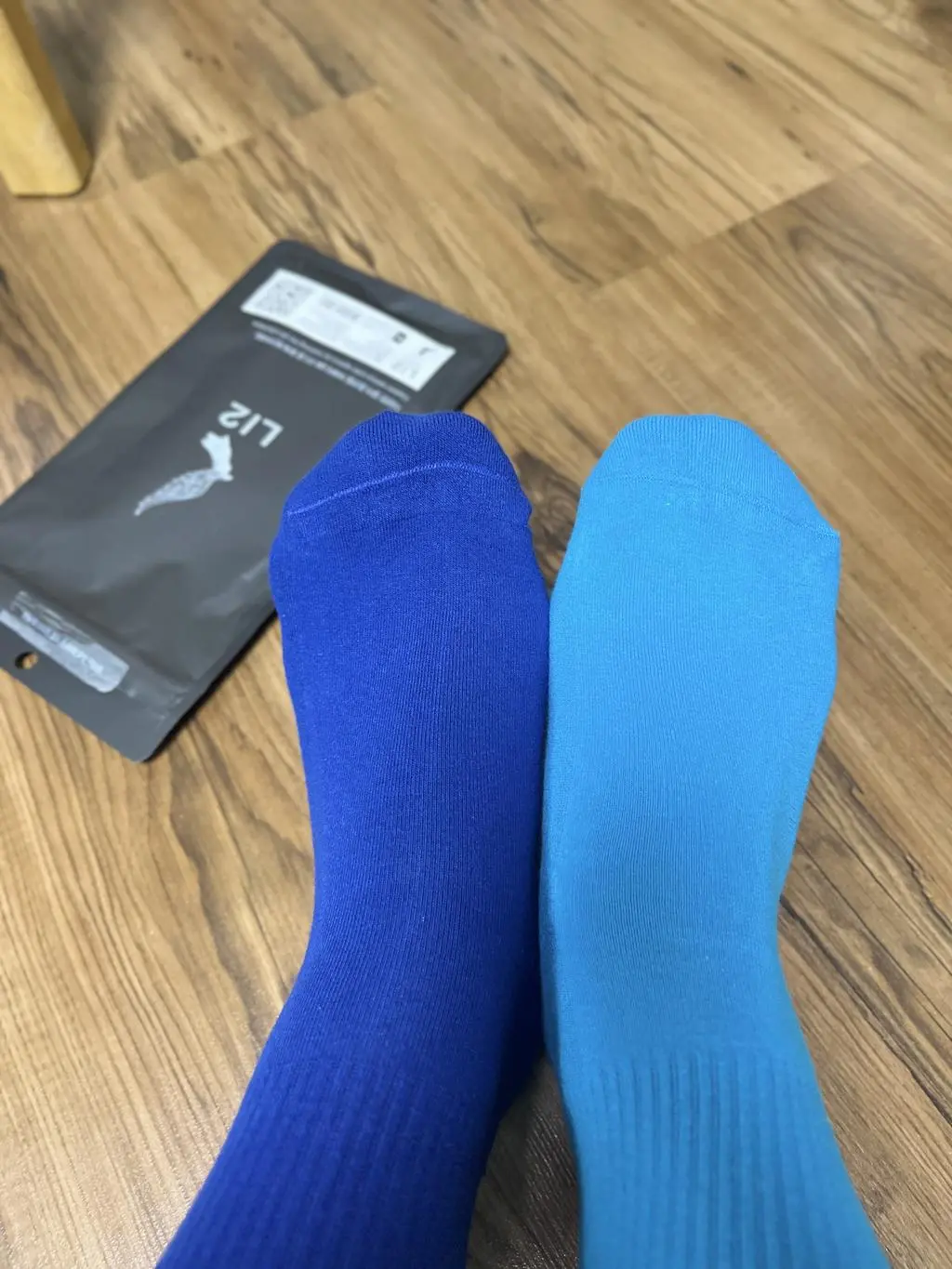 몇번을 망설이다 딸아이 교복에 흰 양말이 필요해서 급 구입 하면서 제 스타일 색깔 양