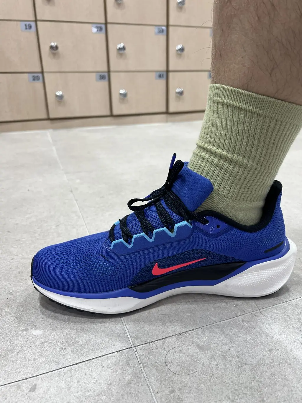 런닝시 발이 뜨겁지 않고 땀이나도 흡수가 엄청 빠르네요
