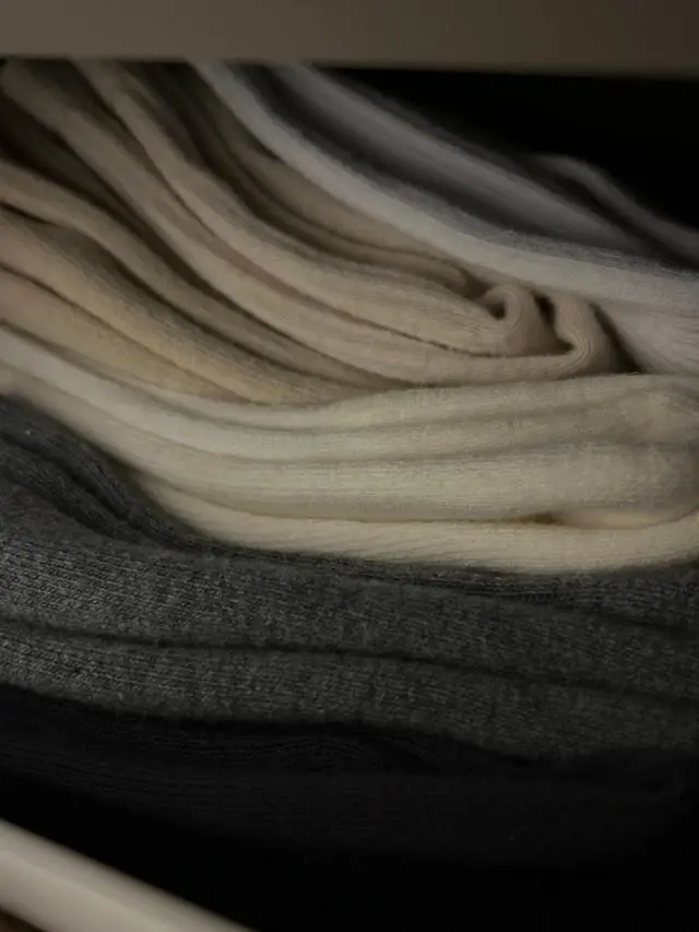 치마랑 신을때 다리 얇아보이려고 샀어요!
