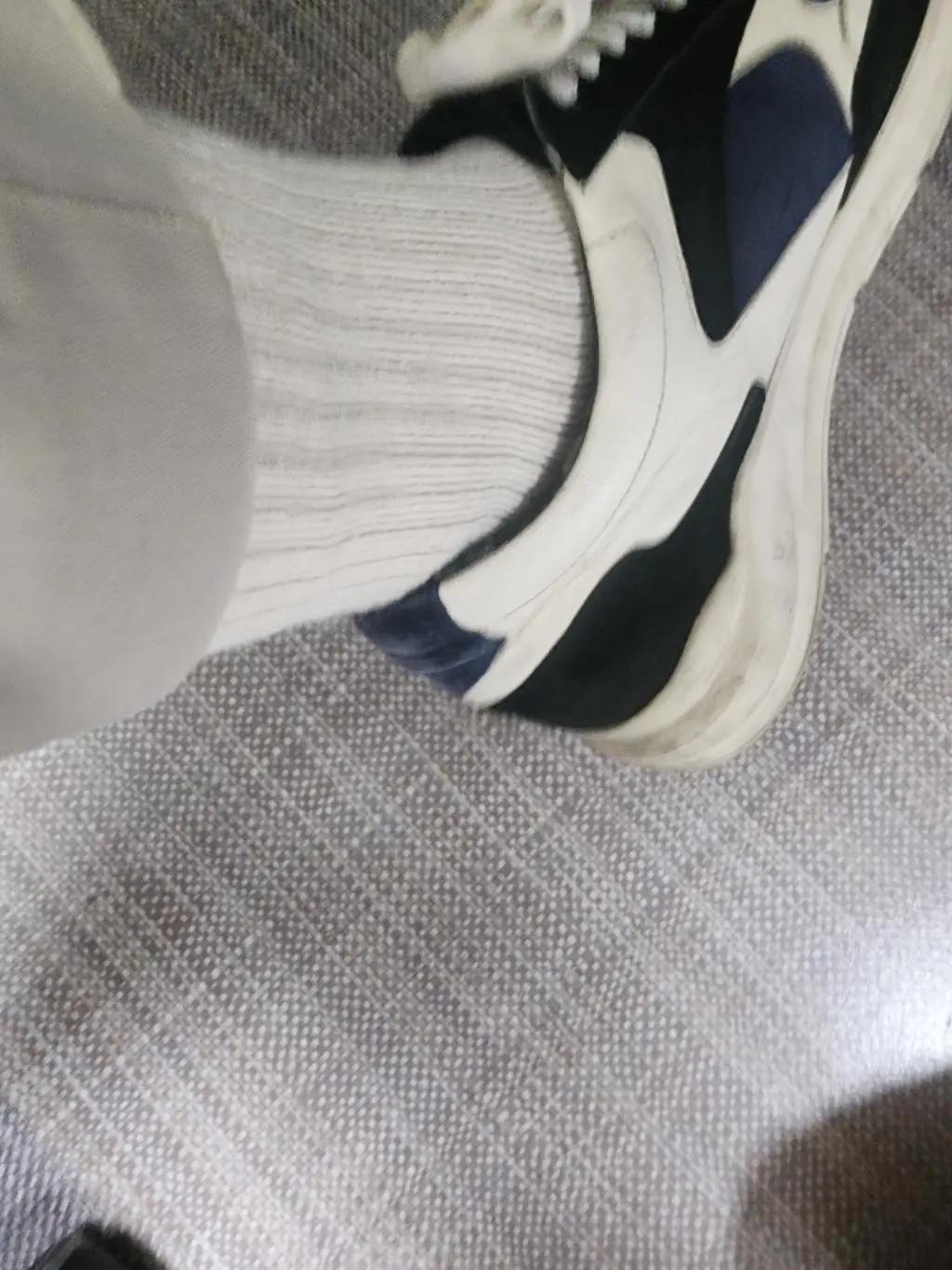 두툼해서 따뜻하고 쿠션감이있어 좋습니다
