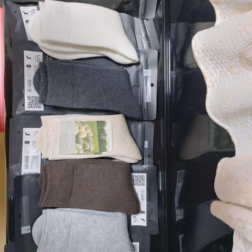 ,양모 소재라 기대감을 언고 구매했어요 
