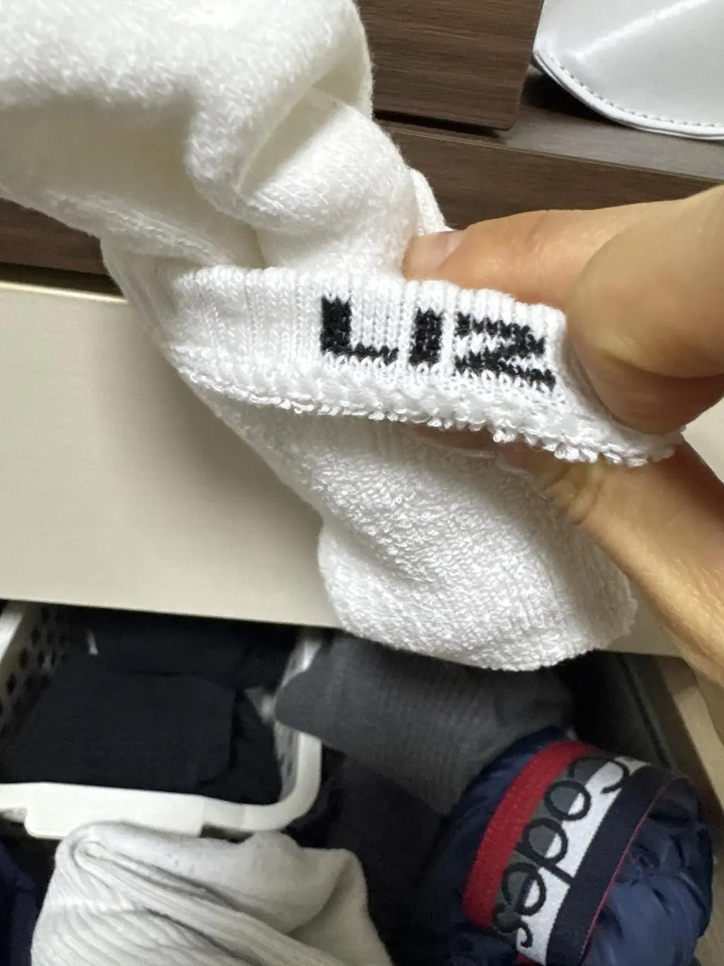 완전 도톰한 기모입니다 한겨울에 신어야합니다