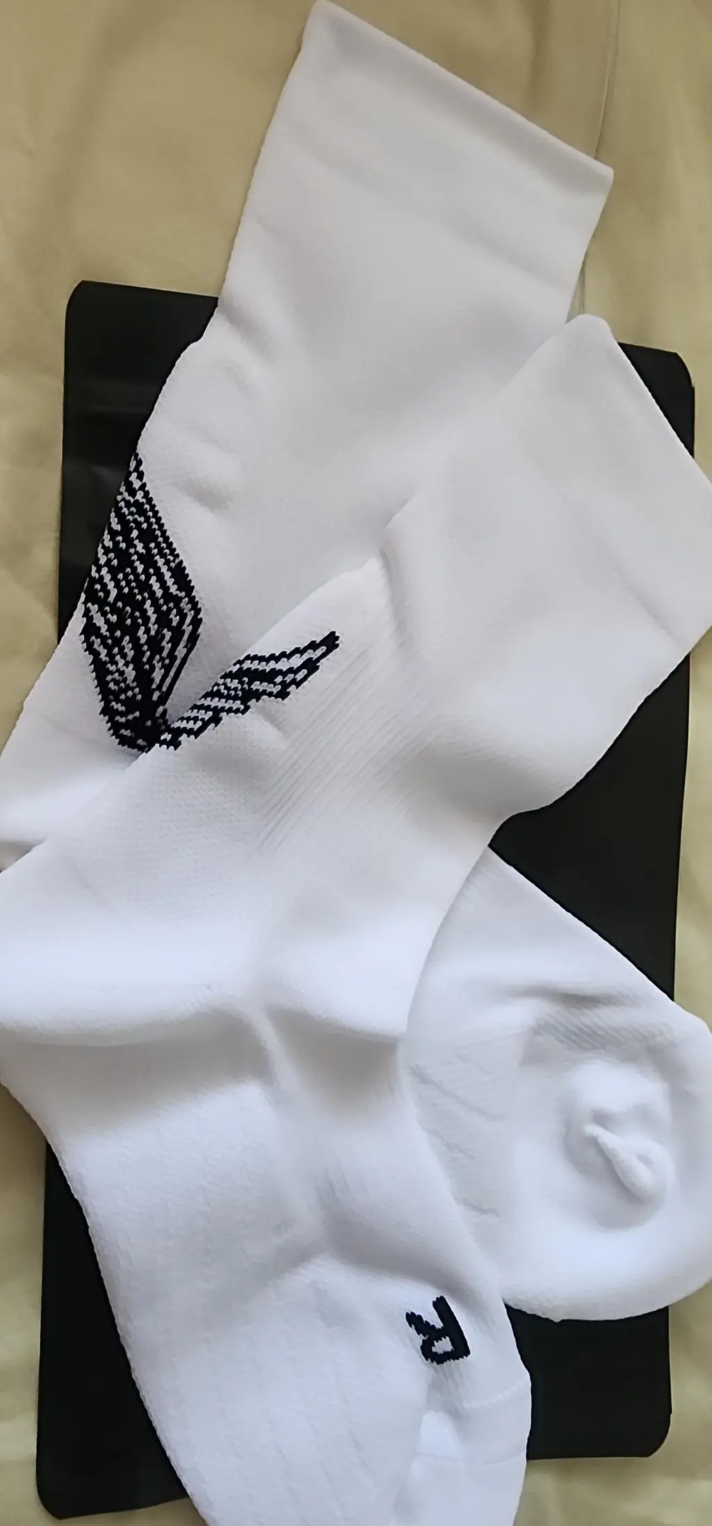 날개가 발에 달리니 날아갈 듯한 기분으로 쫀쫀하니 마음에 쏙 듭니다~~~,