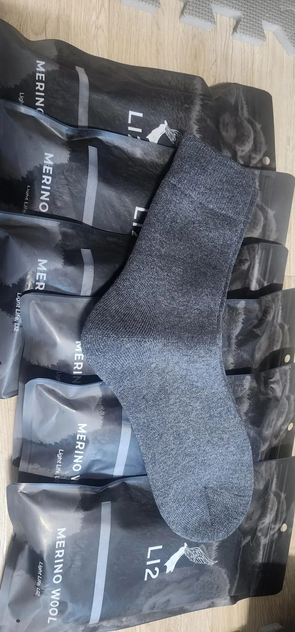 다른 양말은 추울때 발끝이 시려운데 이 양말은 그러게 없이 너무 따뜻합니다. 이 양말