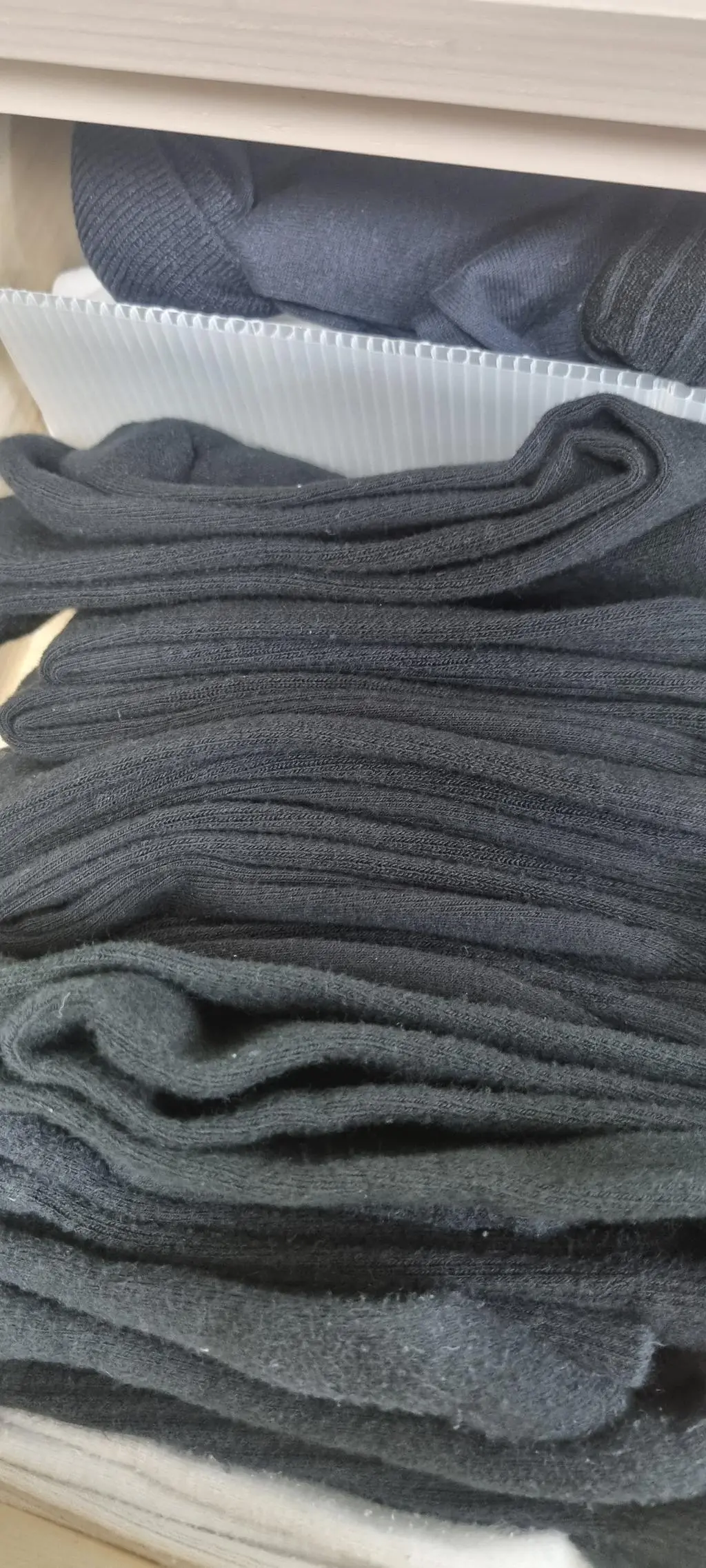 여자들만 신었더니 사달라해서 남편거 주문해서 잘 신고있습니다  다른양말을 안신어요