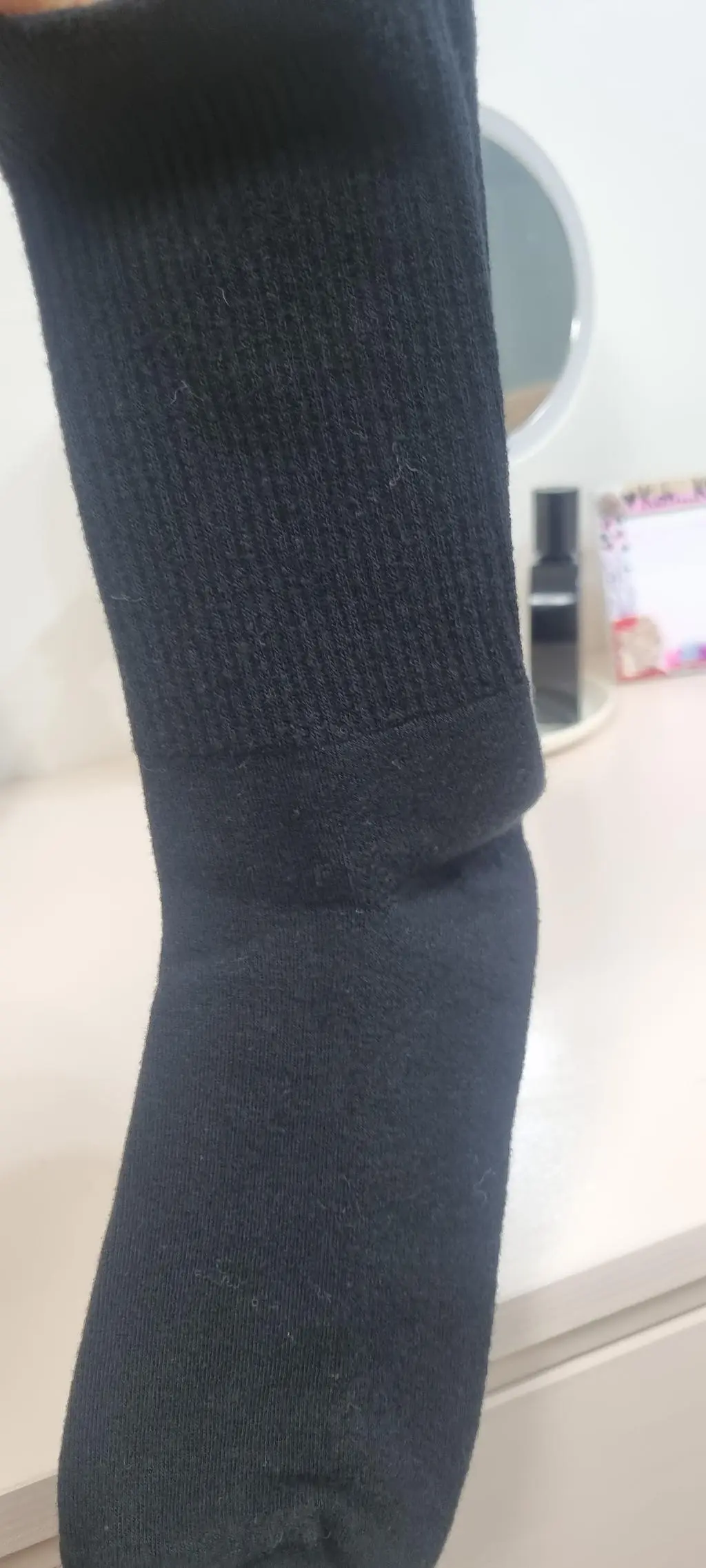 여자들만 신었더니 사달라해서 남편거 주문해서 잘 신고있습니다  다른양말을 안신어요