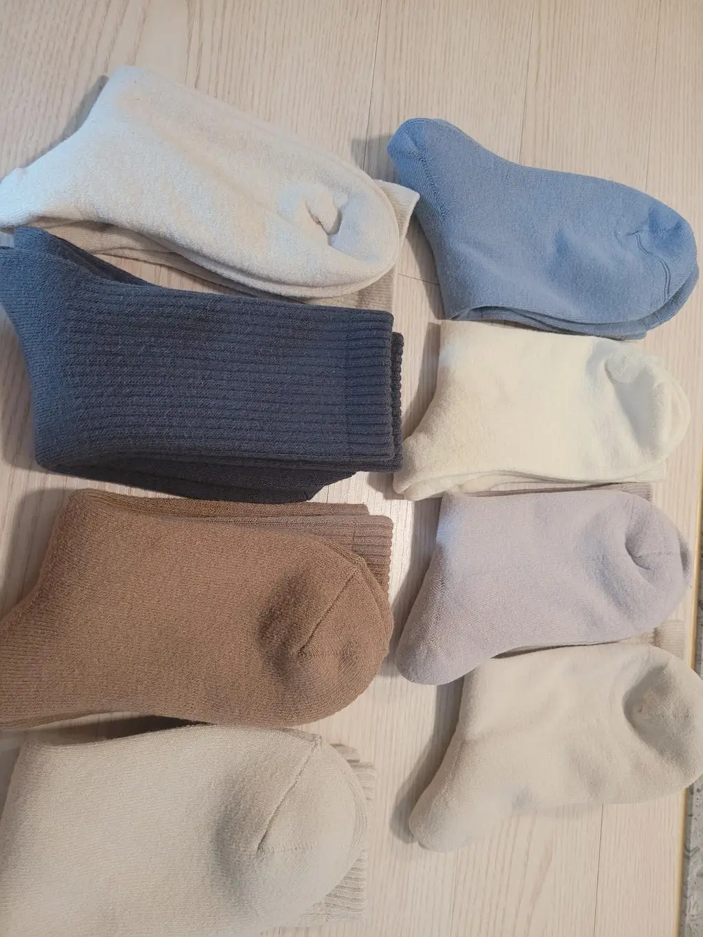 예전에 사고 재구매했어요 ~~ 추운날 신기 딱 좋아요 