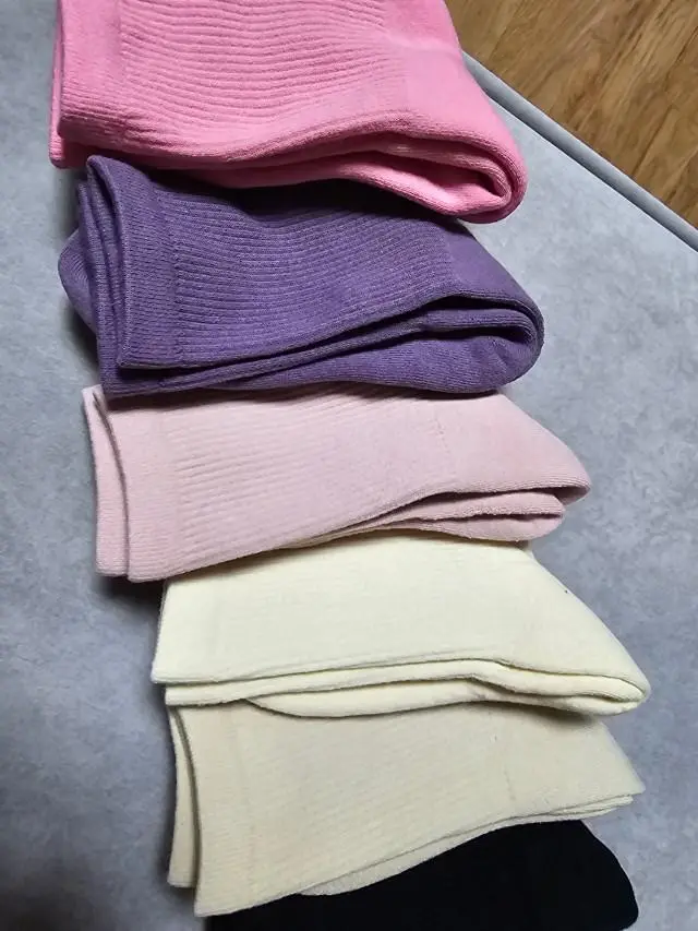 평발때문에 교정중인 초2 딸이 신을려고 주문했어요~^^도톰하니 색깔도 다양하고 완전 