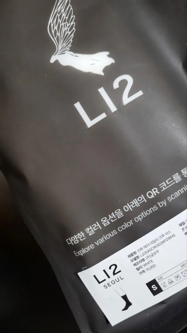 너무 양말 맘에 둘어요 진짜 부드럽고 쪼임에 안심하고 발바받부분도 맘에들구
