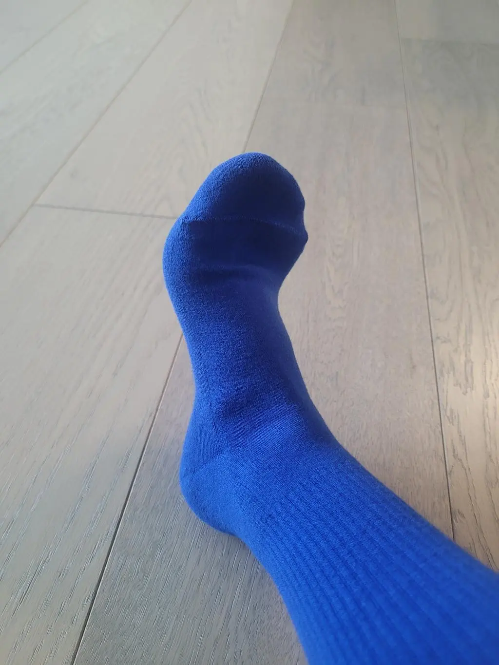 사이즈가 작아서 항상 양말이 발에 맞지않았는데 이 제품은 제발 사이즈가 있어서 딱 맞