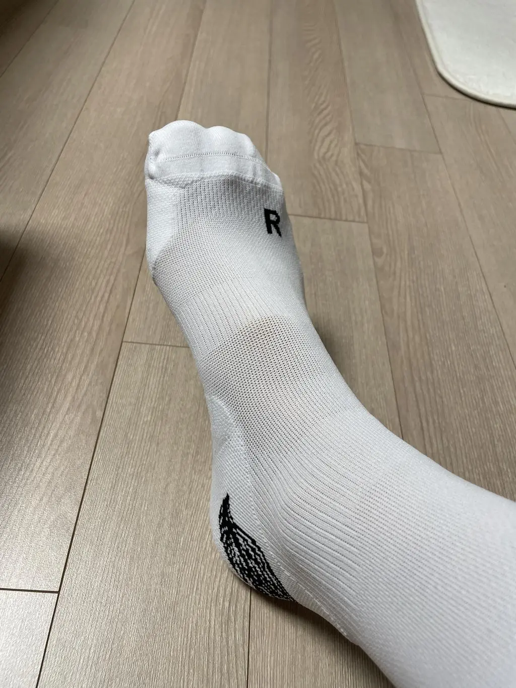 5키로 5.2 페이스로 한번 사용했는데 확실히 발목 부분이 안정적인 느낌을 많이 받았습