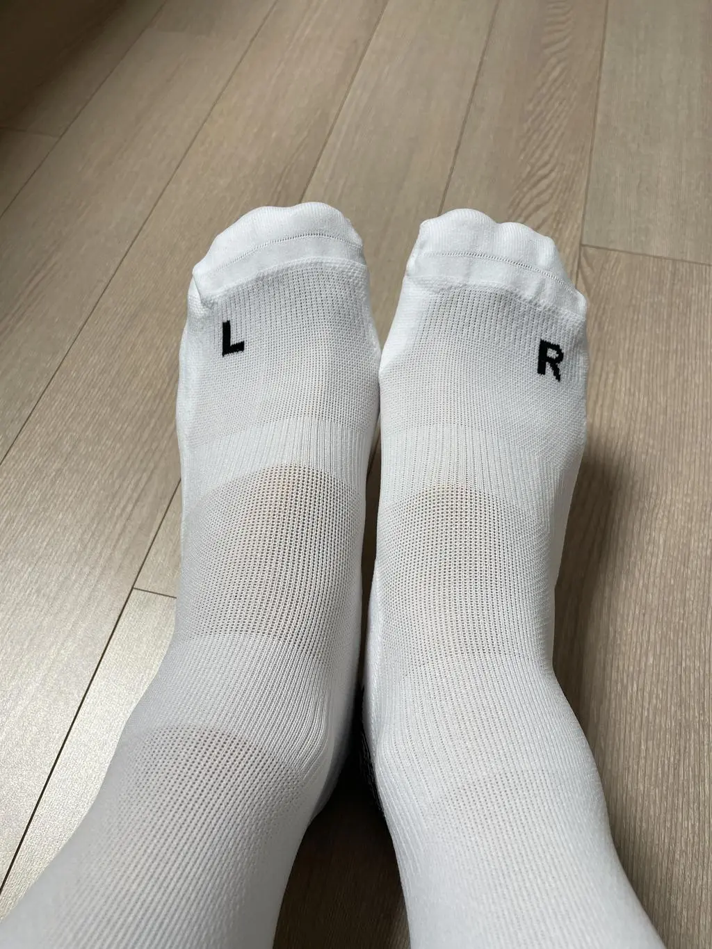 5키로 5.2 페이스로 한번 사용했는데 확실히 발목 부분이 안정적인 느낌을 많이 받았습