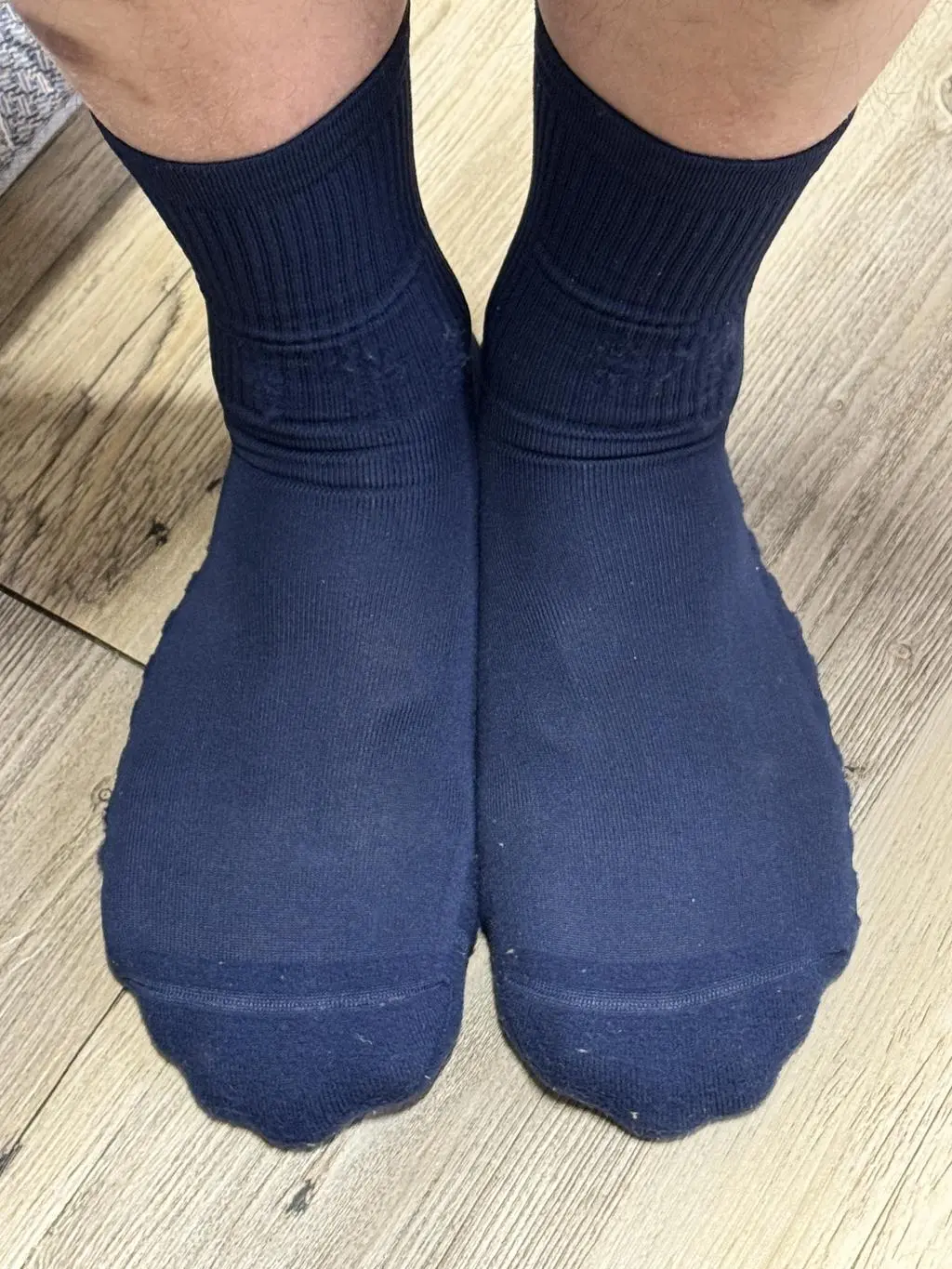 남자친구가 안전화를 신고 일하는데 안전화 발목 높이가 높아져 뒤가 다 까진다고 하더