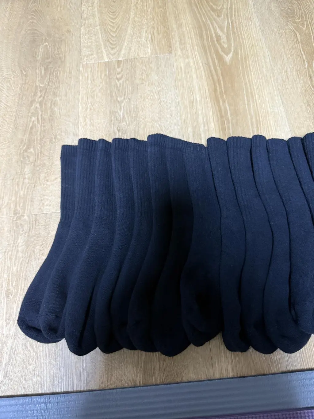 도톰해서 겨울에 신기 좋아요~ 많이 걸어도 힘들지않네요