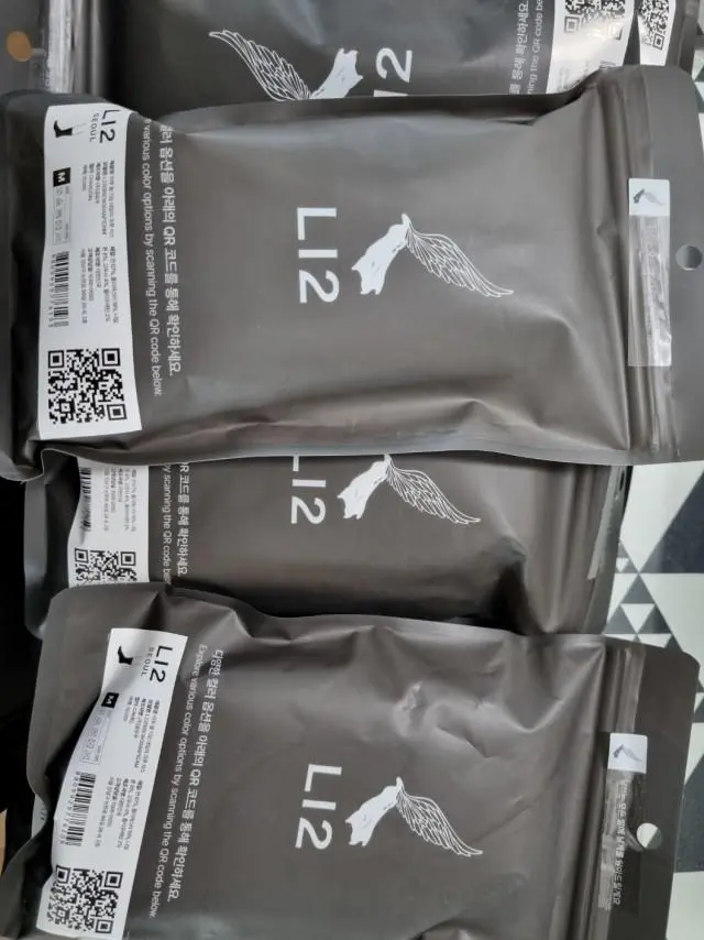 개별 포장되어 특별한 양말인 것 같아 왠지 기분이 좋아지는 상품이에요 ^^ 색상별로 일