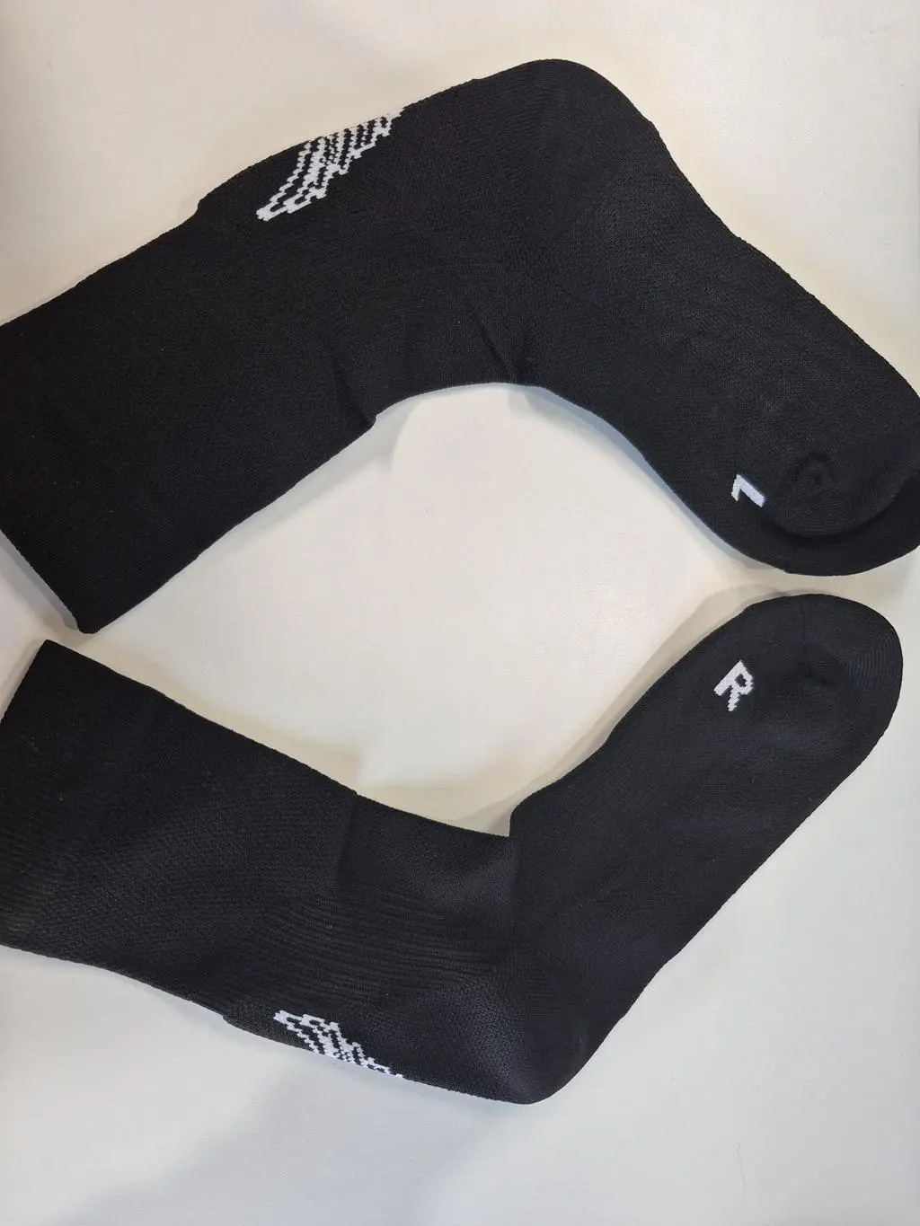 러닝의 바람을 타고 좀 뛰어볼까 해서 러닝양말을 구입해봤어요~ 
