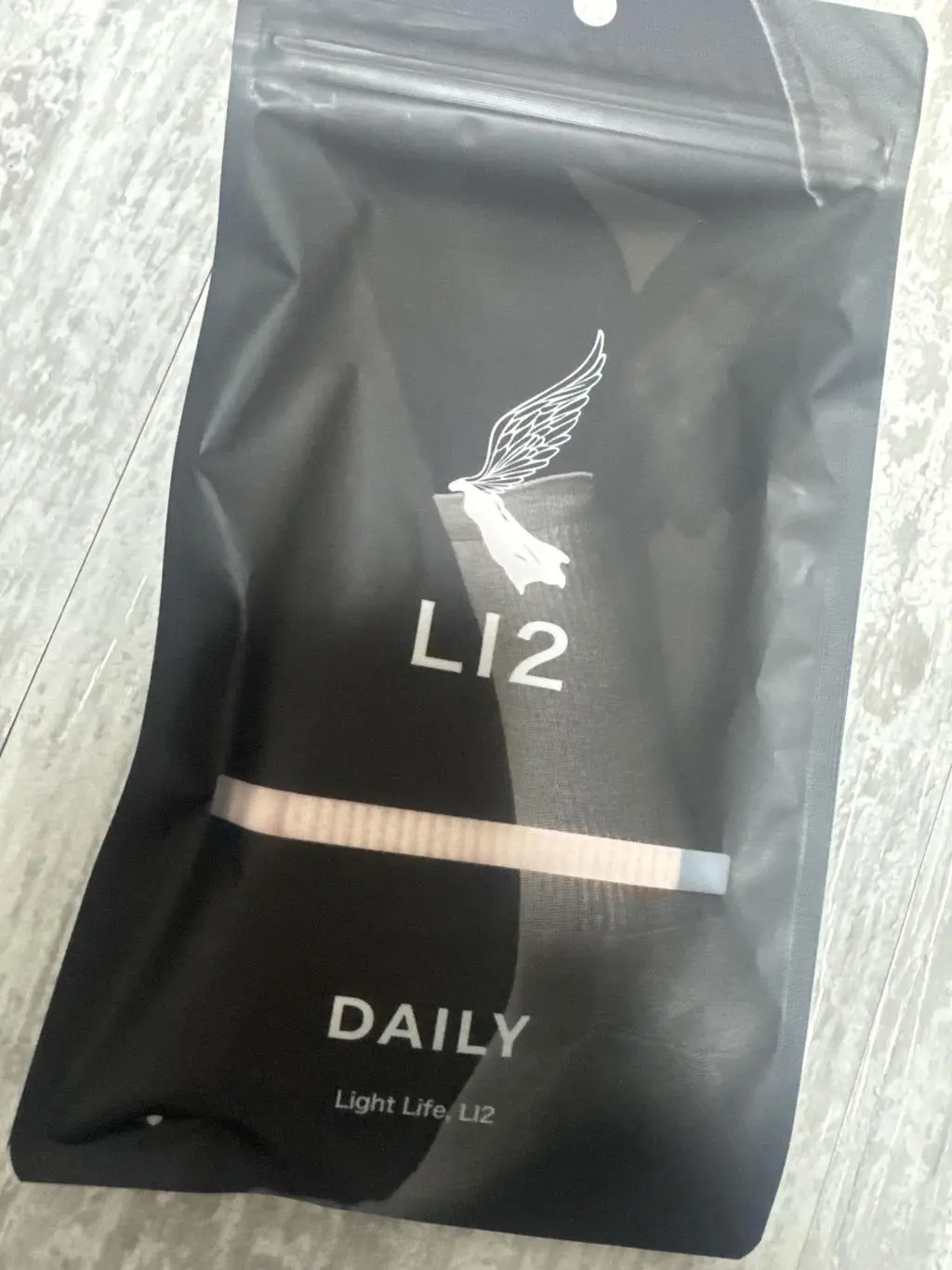 진짜 잘신고 있어요. 양말목이 흘러내리지도 않고 발바닥은 푹신하고 매일매일 잘 신고