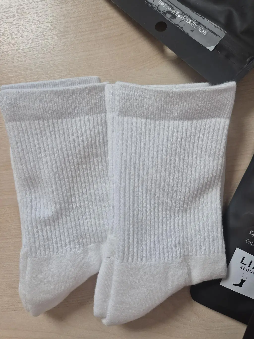 평소 양말  별로 신경안써서 대충사서 신켰는데

