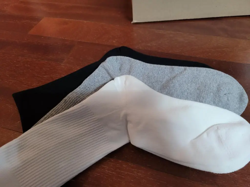 발에 땀이 많아서 양말에 예민한데, 많이 두껍지도 않으면서 쾌적하고 좋습니다.