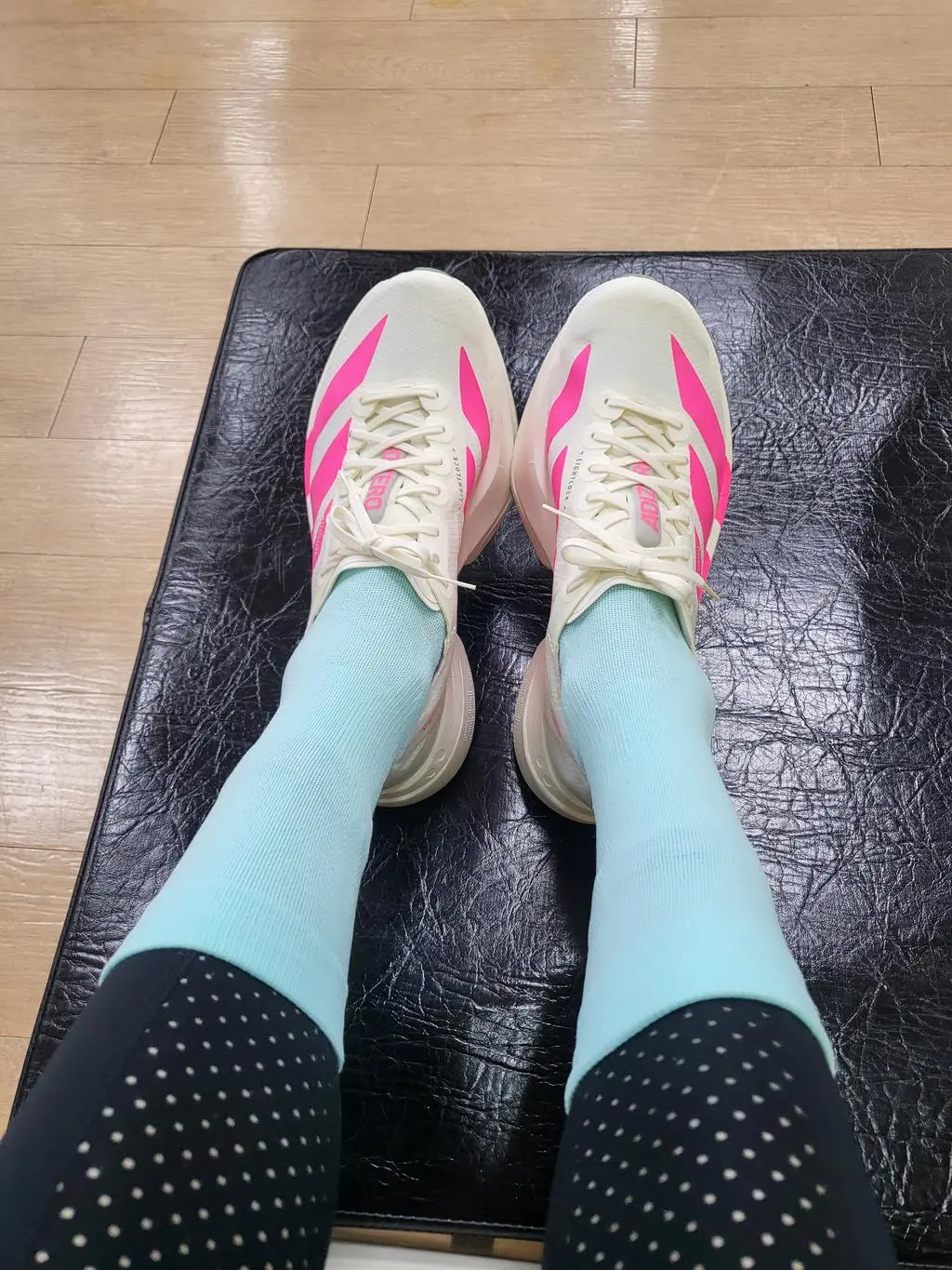 색상도 이뿌고 발도편하고 넘 좋아요~