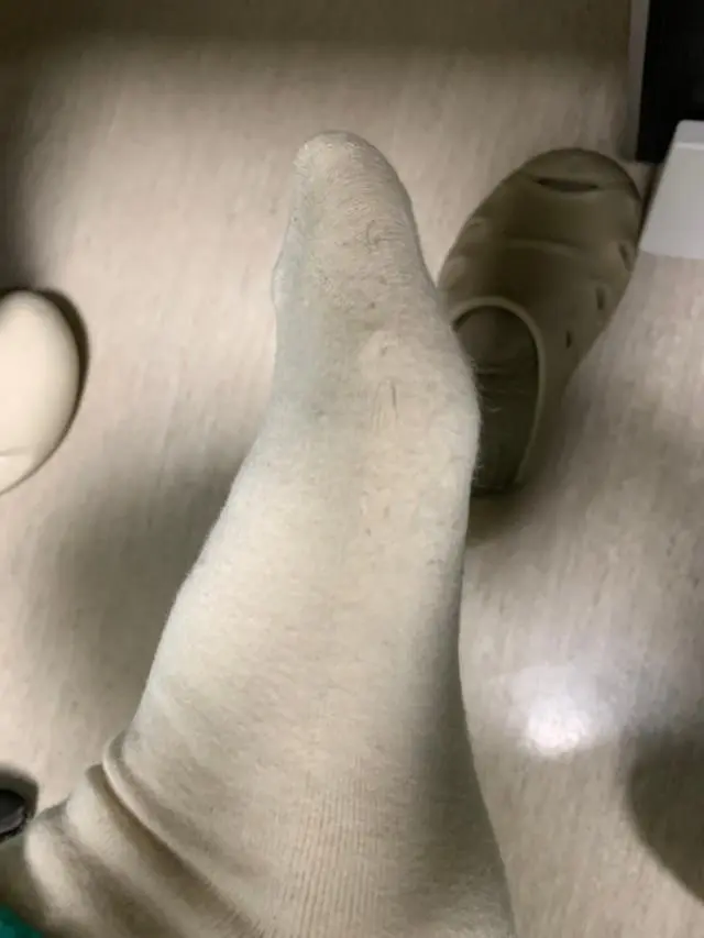 부드럽고 폭닥한게 짱짱하고 오래 신을 것 같아요~ 남편이랑 같이 7세트씩 샀어요
