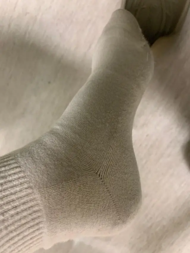 부드럽고 폭닥한게 짱짱하고 오래 신을 것 같아요~ 남편이랑 같이 7세트씩 샀어요
