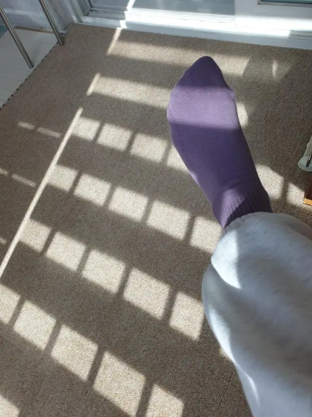 탄탄하고 색감이 쨍하지 않고 파스텔톤이라 더 맘에 들어요
