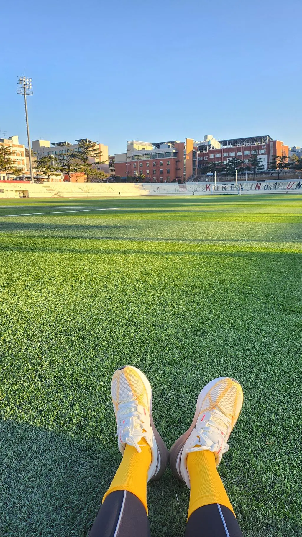 러닝할때 신는데 쫀쫀하고 발가락도 안아프고 좋습니다!
