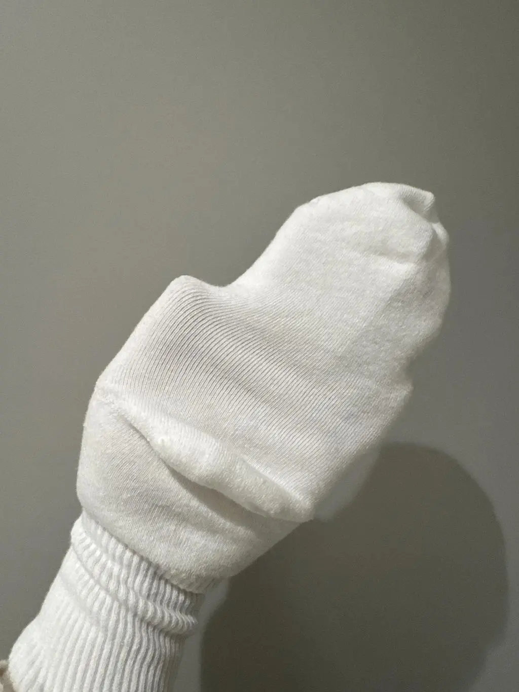 이번이 3번째 구매였어요~~바닥이 탄탄해서 구멍도 잘 안나고 오래 신어요^^가족 모두 