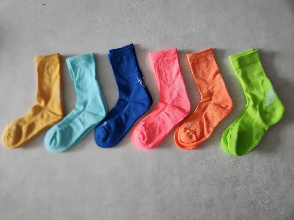 여러가지 색상 싹 주문했는데 색상진짜 다 너무 이뿌네요 운동할때 신발하고 깔맞추면 