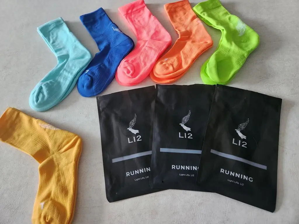 여러가지 색상 싹 주문했는데 색상진짜 다 너무 이뿌네요 운동할때 신발하고 깔맞추면 