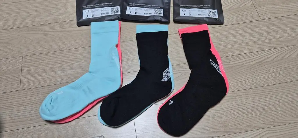 이런 양말은 처음 입니다. 신어보고 놀랐어요. 상품평이 과장이 아니구나~! 
