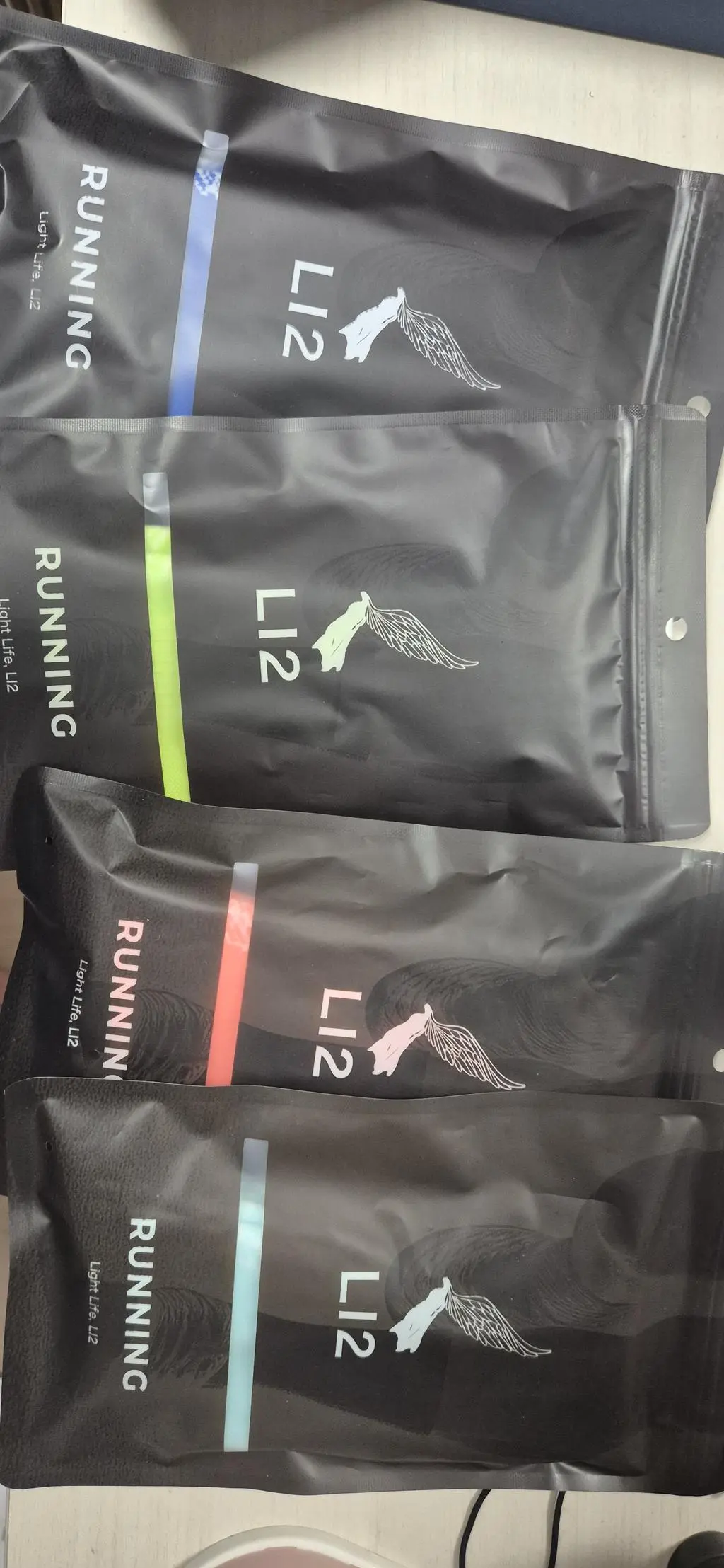 아직 신어보진 못했는데 색감은 예쁘네요.