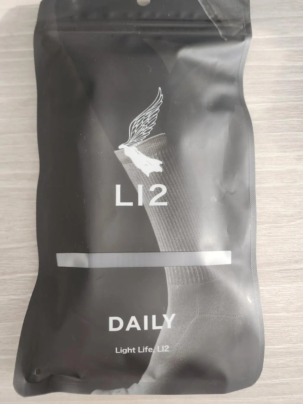 두툼한것만 신고 다녔는데 이 양말은 얇아도 두툼한 양말을 신은것 처럼 발이 편안해요