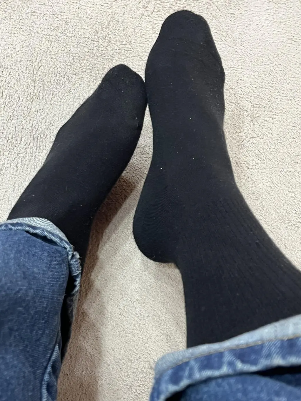 너무  두껍지도  않고  폭신하고 너무  편하고  탄력감 좋고  길이감  좋고  컬러  너무