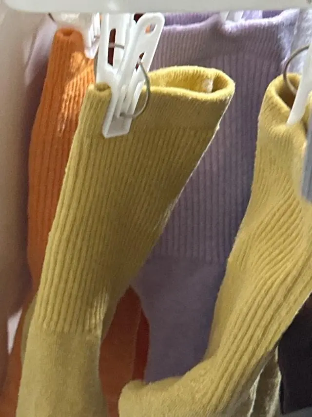 양말 색이 이렇게 예쁠리가ㅎㅎ 밑바닥 넘 편합니다~ 세일하면 또 사고 싶네요ㅎㅎ
