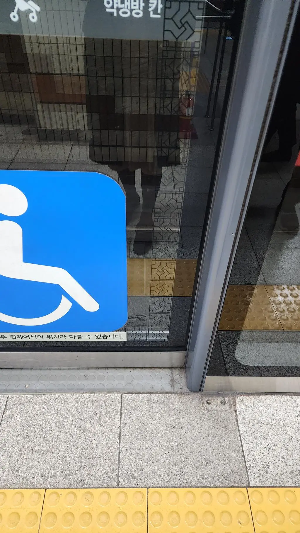 드디어 윙러닝 니삭스 너무 필요했는데 받았습니다.
