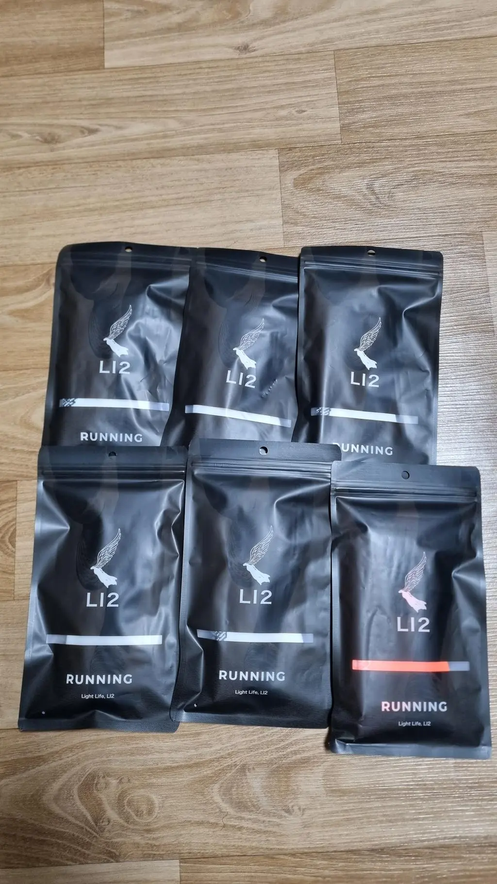 러닝에 아주 좋은 양말입니다. 땀도 잘 안차고 물집도 잘 안잡혀요.