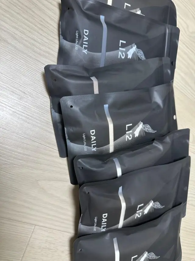 다른 양말보다 첫 착용감이 좋아요 ! 시간 지나면 비슷한거 같아 별4개 드립니다. :)
