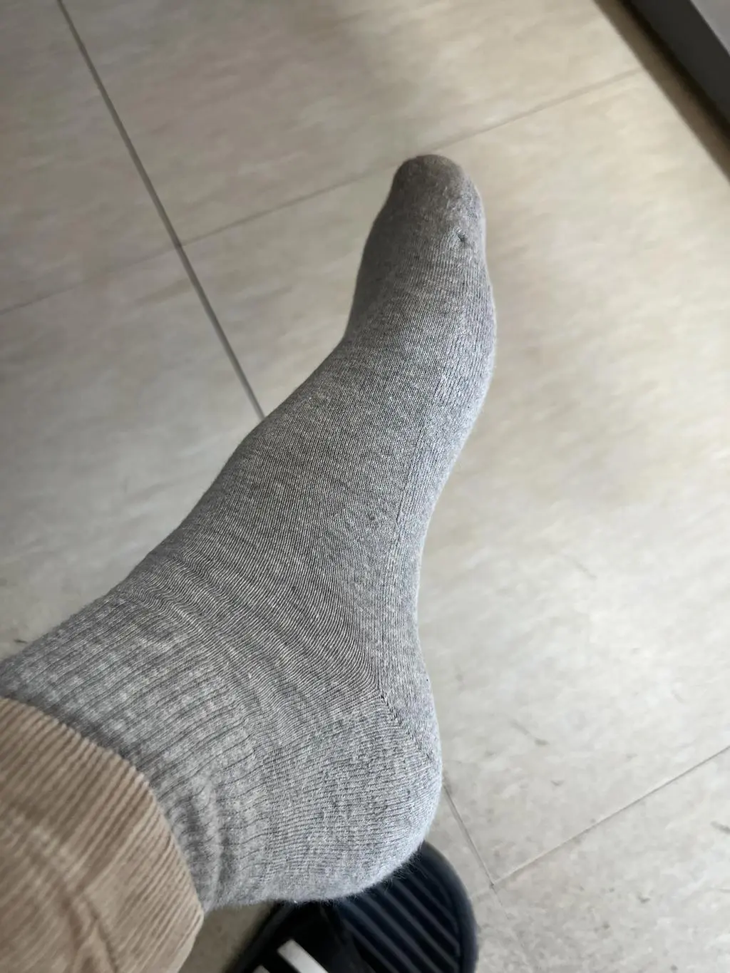 너무 맘에 듭니다. 촉감도 너무 좋습니다. 매일 신고 있습니다. 다른 제품도 구매해봐야